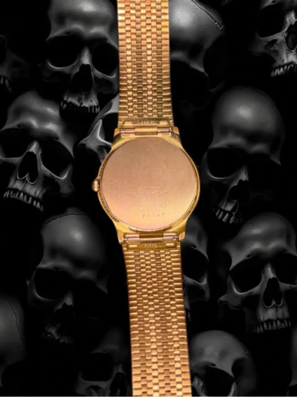 Classic vintage 90’s Seiko with a great retro gold-on-gold look